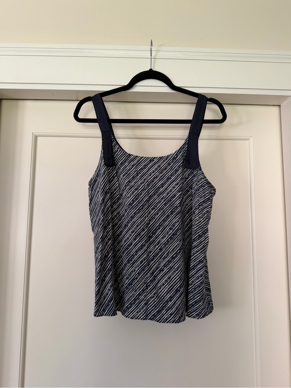 NIC+ZOE Modern Lines Navy & White Diagonal Print Sleeveless Tank Top Size L